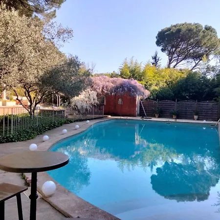 Frühstückspension La Bastide Des Pins 4*