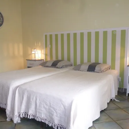 Bed and Breakfast La Bastide Des Pins 4*