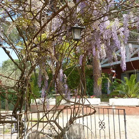 Frühstückspension La Bastide Des Pins 4*